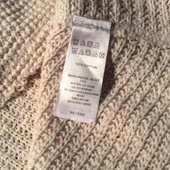 Beautiful long sleeve sweater - Picture 6 of 7